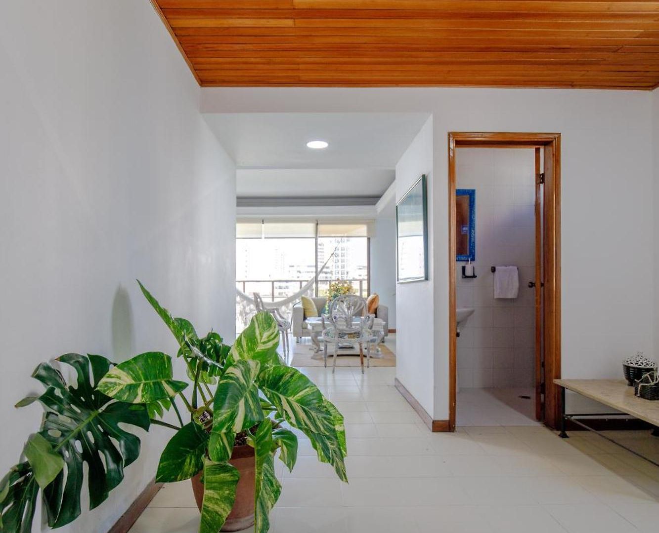 Spacious In Bocagrande Near The Sea *