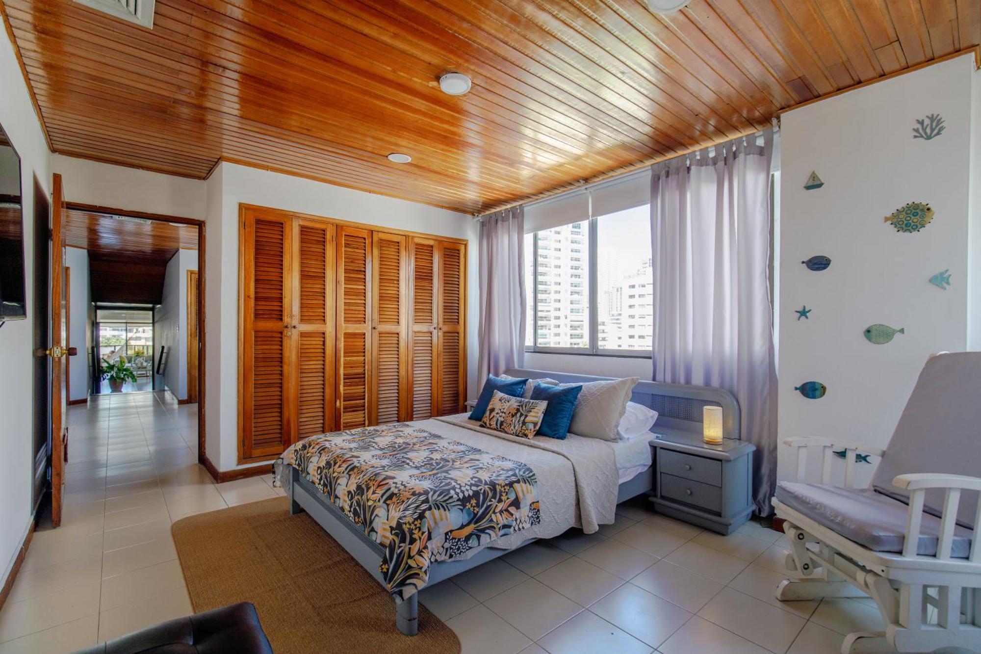 Spacious In Bocagrande Near The Sea