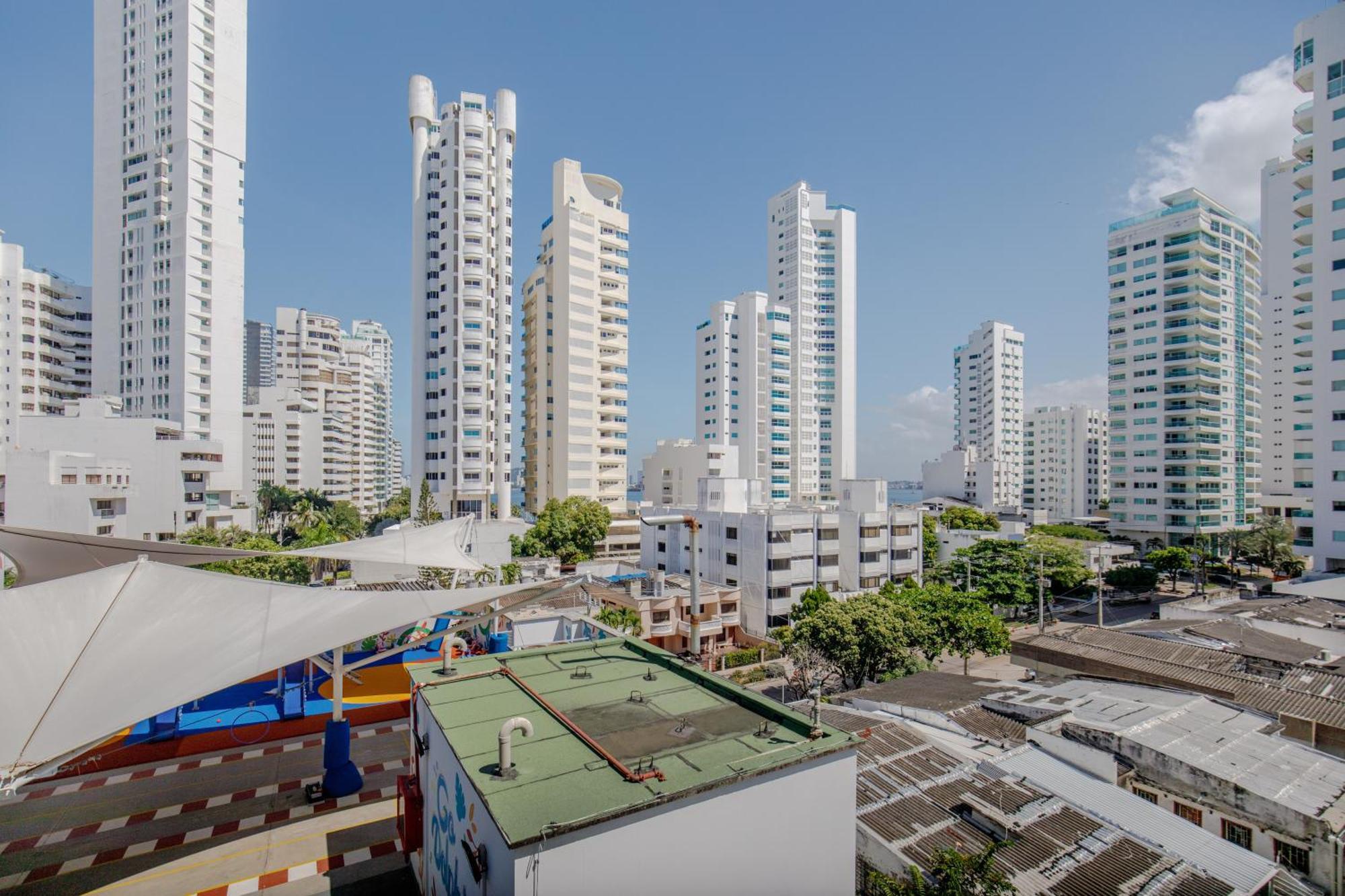 Spacious In Bocagrande Near The Sea Apartment *