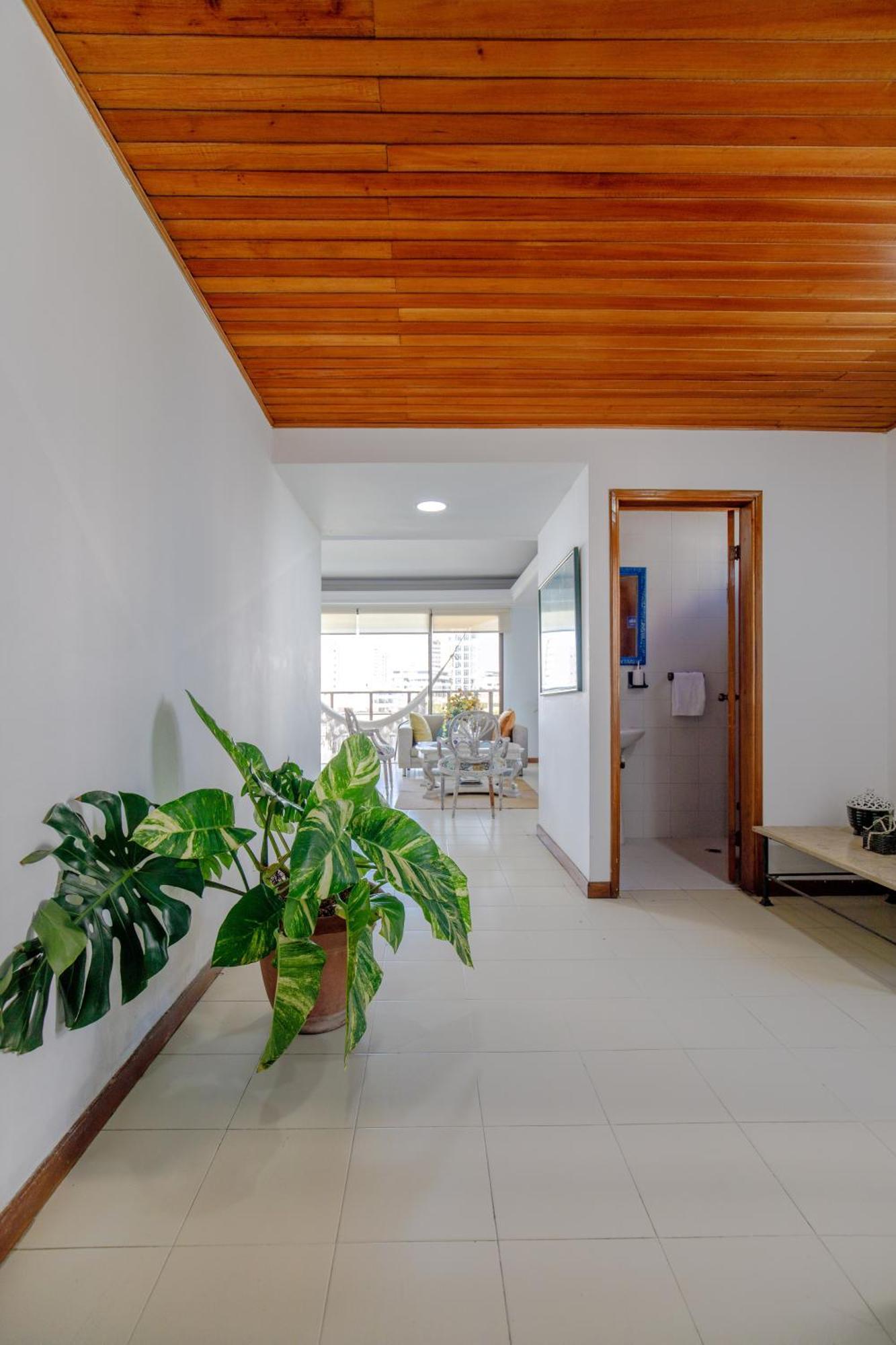 Spacious In Bocagrande Near The Sea *